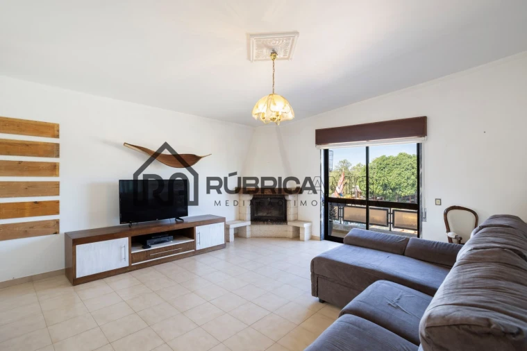 Moradia T7 para Venda em Quarteira Foto 11