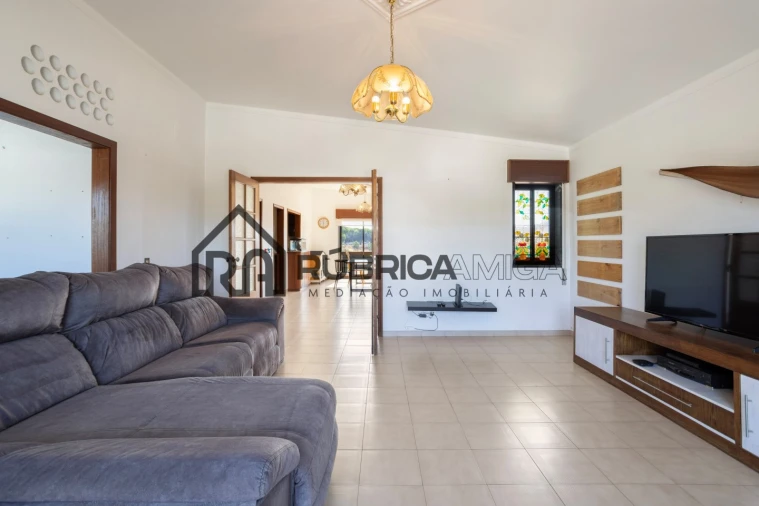 Moradia T7 para Venda em Quarteira Foto 13