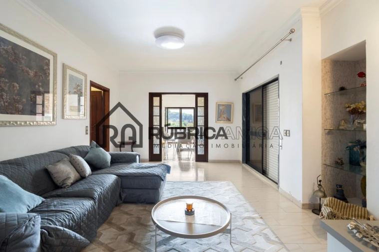 Moradia T7 para Venda em Quarteira Foto 14