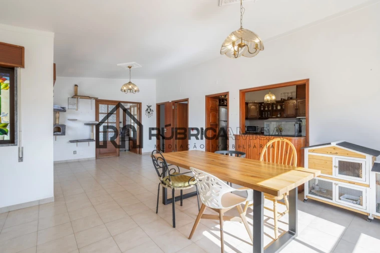 Moradia T7 para Venda em Quarteira Foto 16