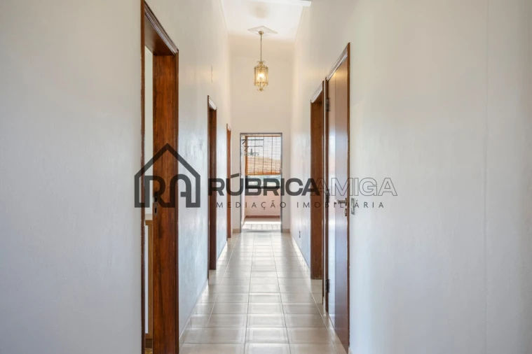 Moradia T7 para Venda em Quarteira Foto 23