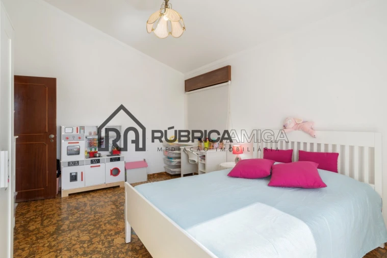 Moradia T7 para Venda em Quarteira Foto 29