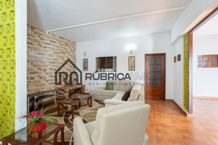 Moradia T7 para Venda em Quarteira Foto 44