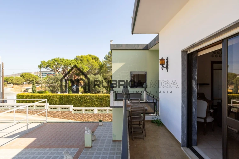 Moradia T7 para Venda em Quarteira Foto 53