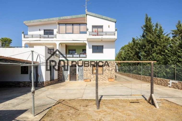 Moradia T7 para Venda em Quarteira Foto 56