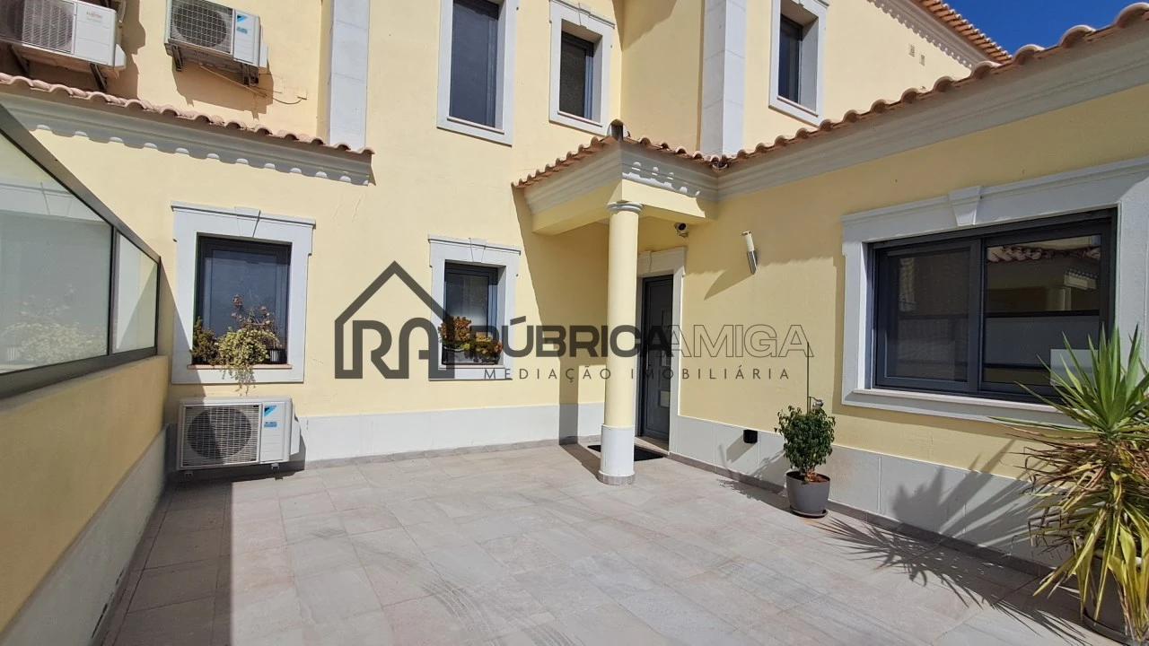 Moradia T3 para Venda em Salir Foto 1