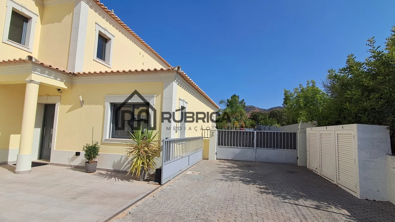 Moradia T3 para Venda em Salir Foto 2