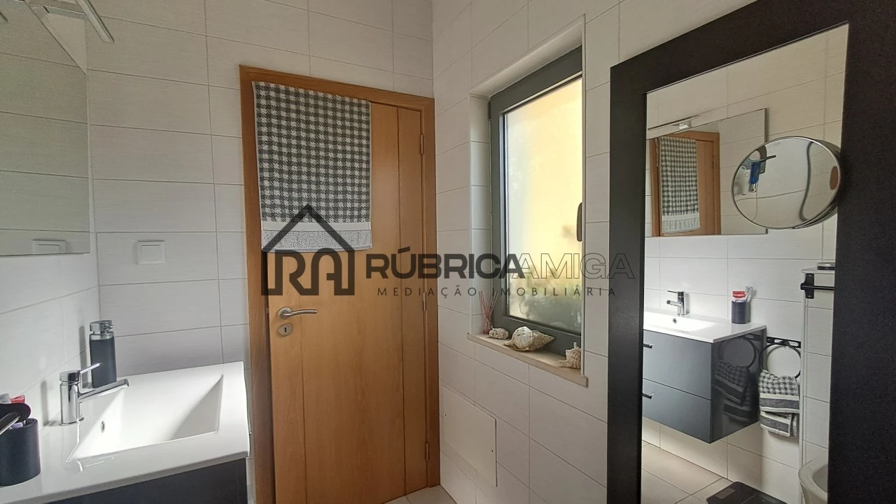 Moradia T3 para Venda em Salir Foto 10