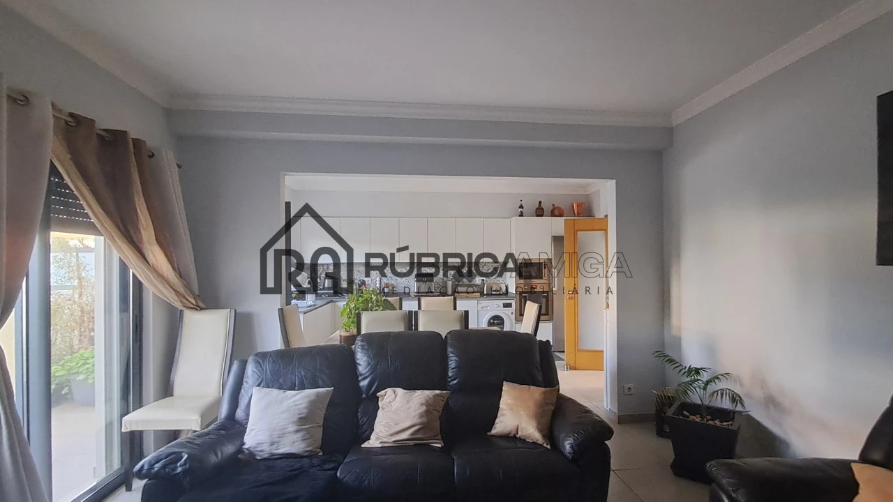 Moradia T3 para Venda em Salir Foto 13