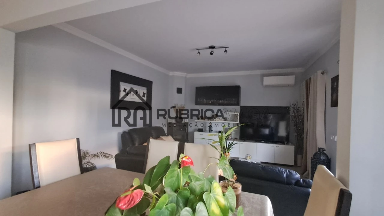 Moradia T3 para Venda em Salir Foto 14