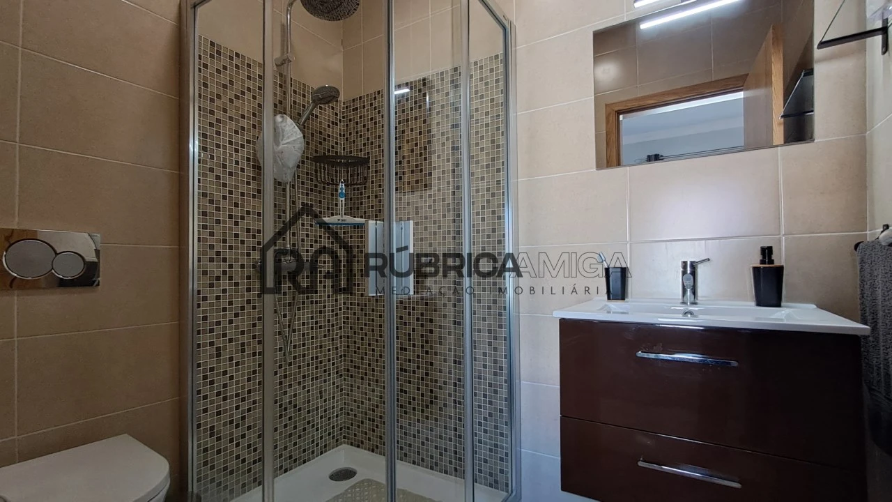 Moradia T3 para Venda em Salir Foto 24