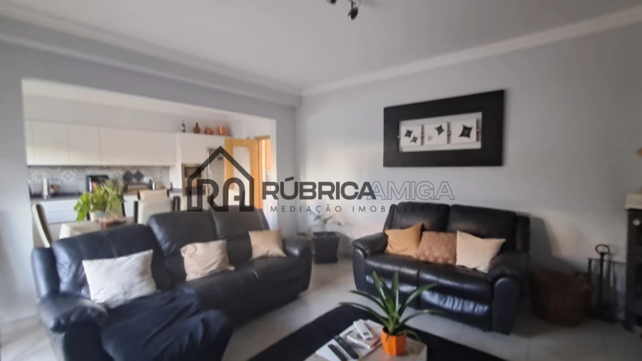 Moradia T3 para Venda em Salir Foto 12