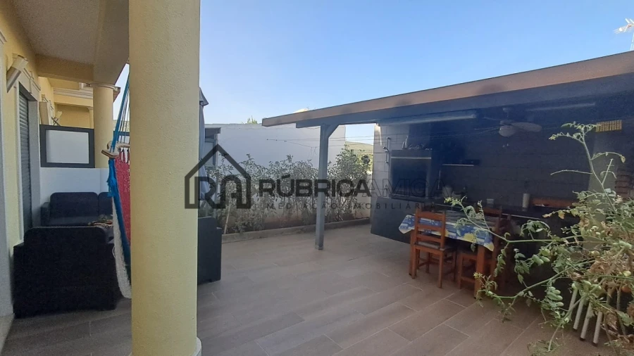 Moradia T3 para Venda em Salir Foto 17