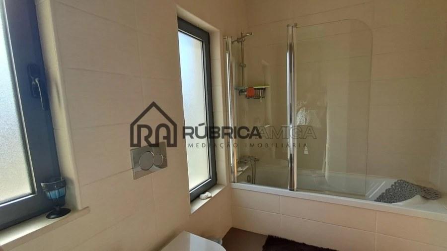 Moradia T3 para Venda em Salir Foto 29