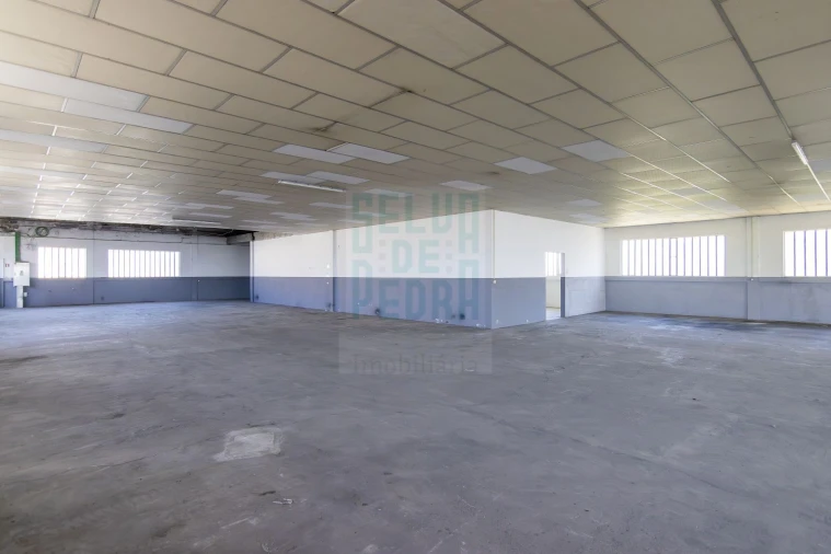 Loja para Venda em Coronado (São Romão e São Mamede) Foto 21