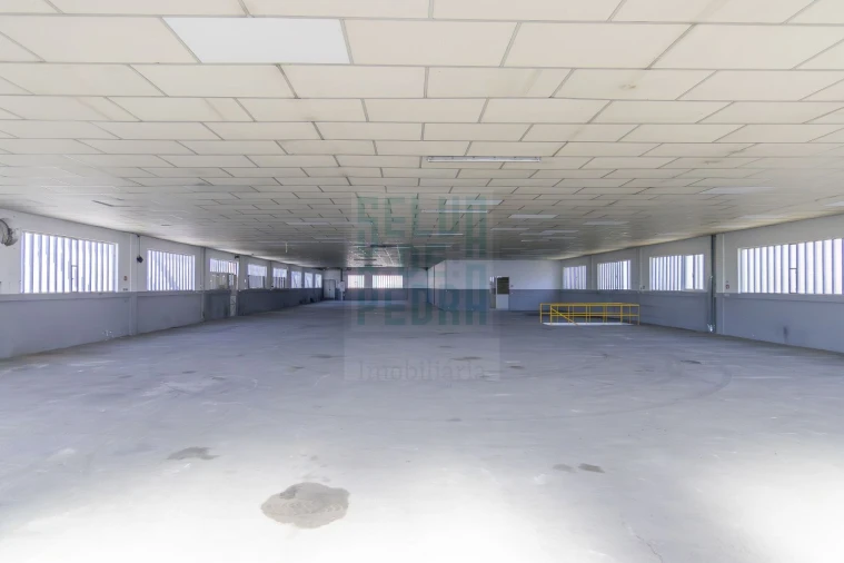 Loja para Venda em Coronado (São Romão e São Mamede) Foto 2