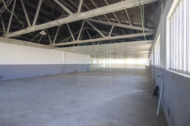 Loja para Venda em Coronado (São Romão e São Mamede) Foto 14