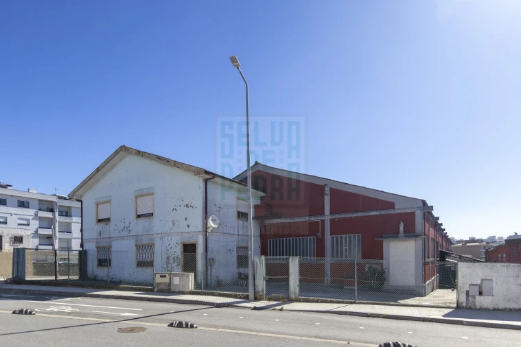 Loja para Venda em Coronado (São Romão e São Mamede) Foto 1