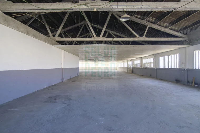 Loja para Venda em Coronado (São Romão e São Mamede) Foto 15