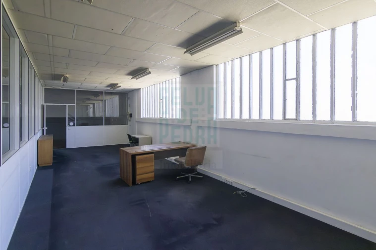 Loja para Venda em Coronado (São Romão e São Mamede) Foto 11