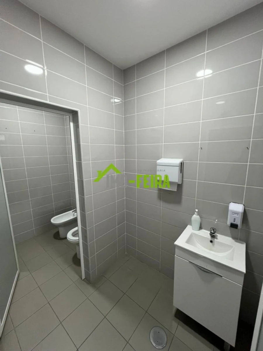 Loja para Venda em Fiães Foto 15