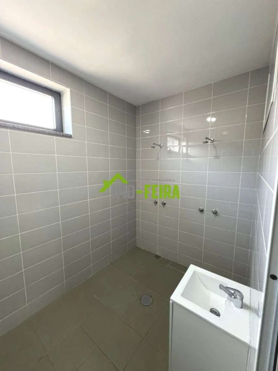 Loja para Venda em Fiães Foto 17