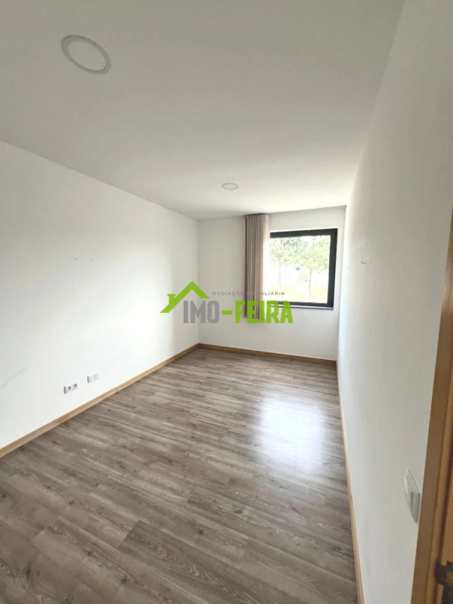 Loja para Venda em Fiães Foto 12