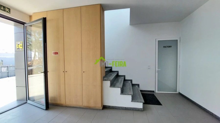 Loja para Venda em Fiães Foto 30