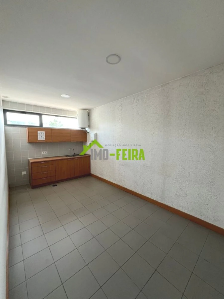 Loja para Venda em Fiães Foto 18