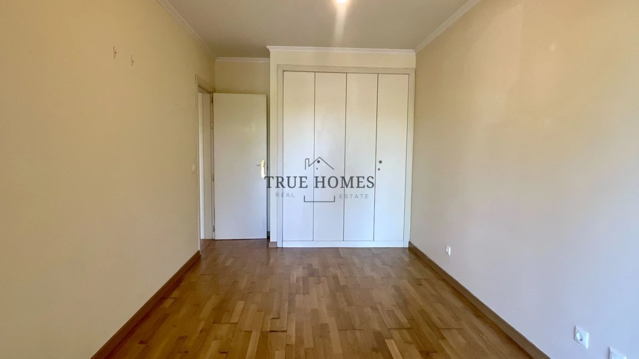 Apartamento T3 para Venda em Charneca de Caparica e Sobreda Foto 17