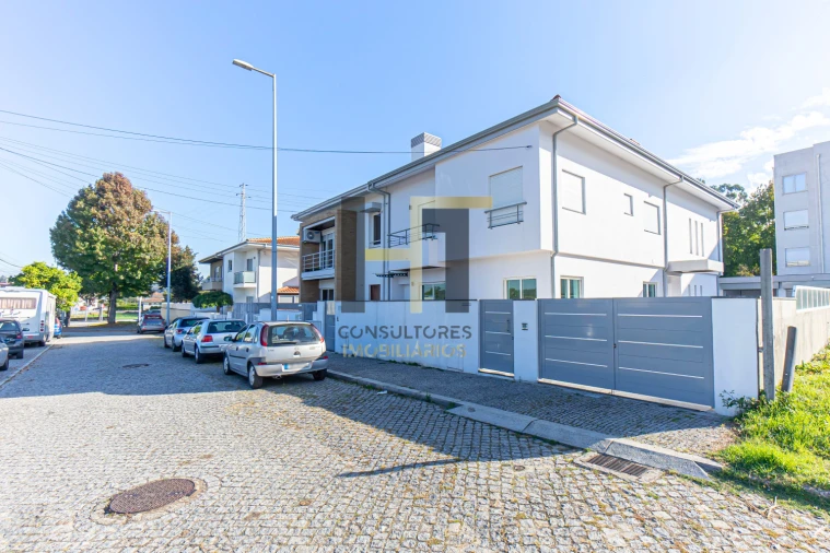 Apartamento T3 para Venda em Nogueira e Silva Escura Foto 1