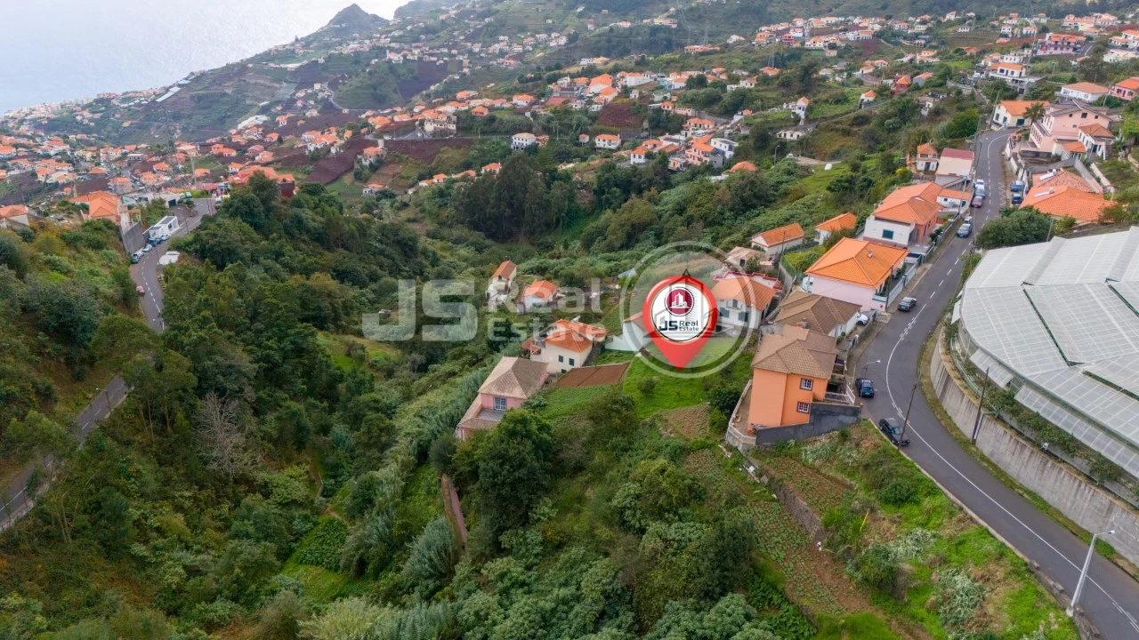Terreno para Venda em Estreito de Camara de Lobos Foto 1