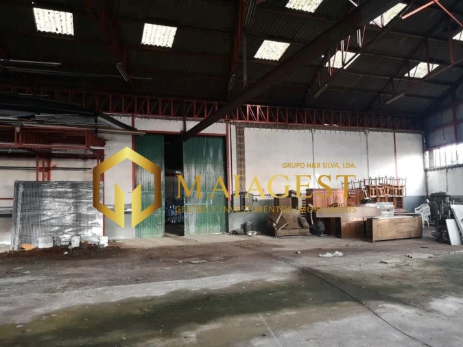 Armazém para Venda em Carvalhosa Foto 2