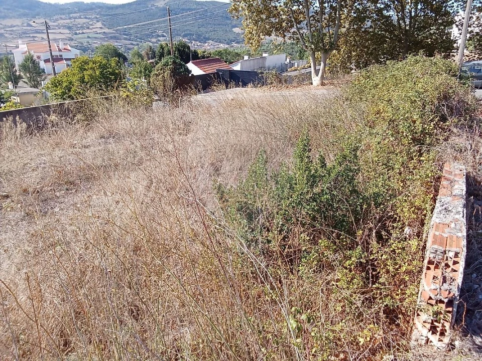 Terreno para Venda em Loures Foto 1