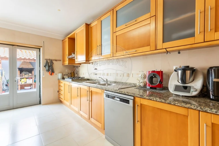 Moradia T4 para Venda em A dos Cunhados e Maceira Foto 6