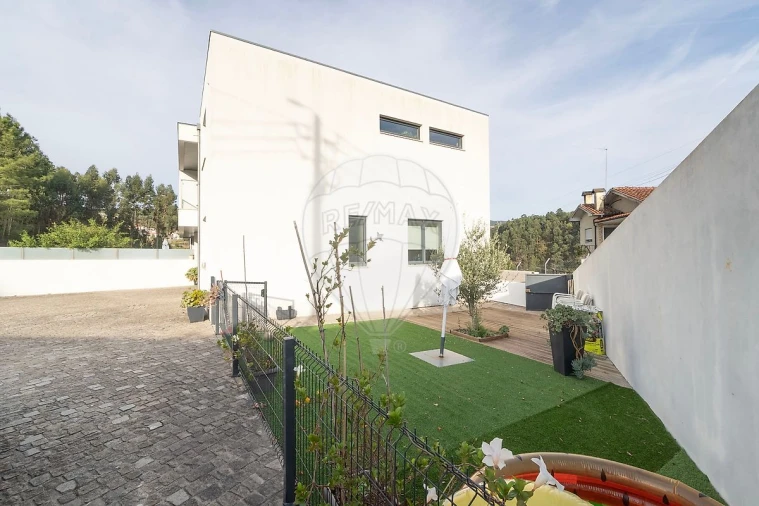 Moradia T4 para Venda em Macieira de Cambra Foto 44