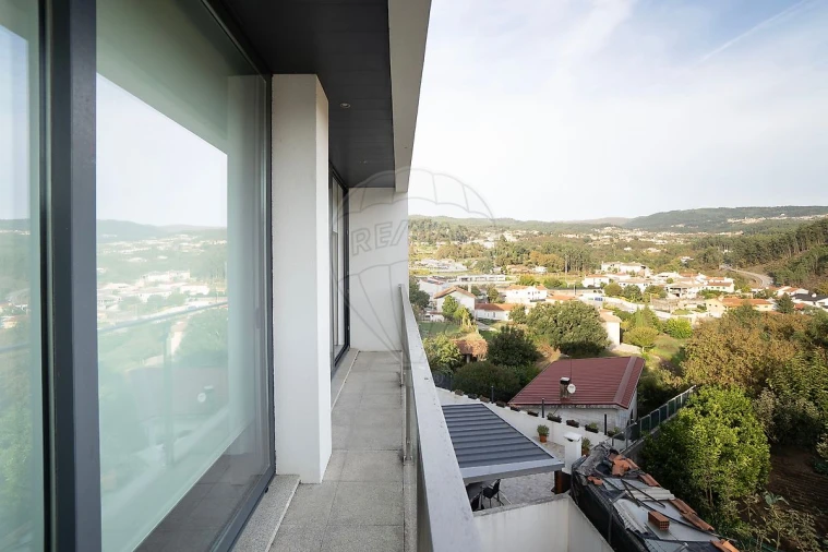 Moradia T4 para Venda em Macieira de Cambra Foto 32