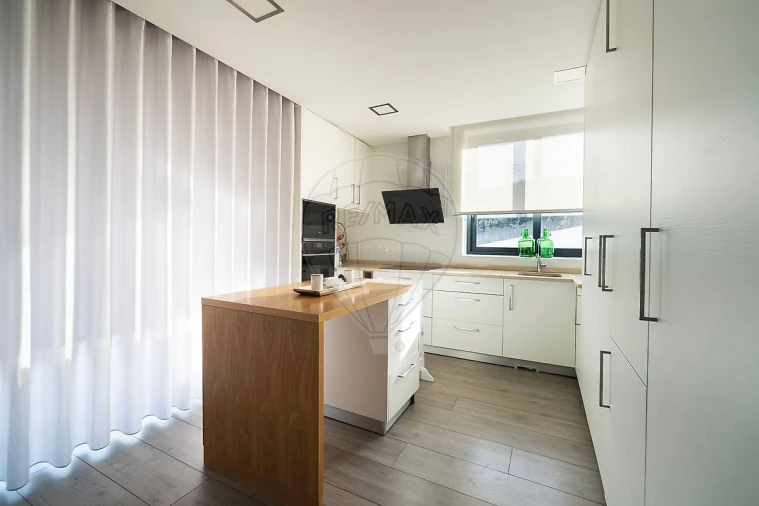 Moradia T4 para Venda em Macieira de Cambra Foto 18