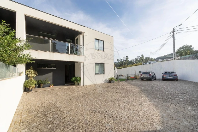 Moradia T4 para Venda em Macieira de Cambra Foto 2