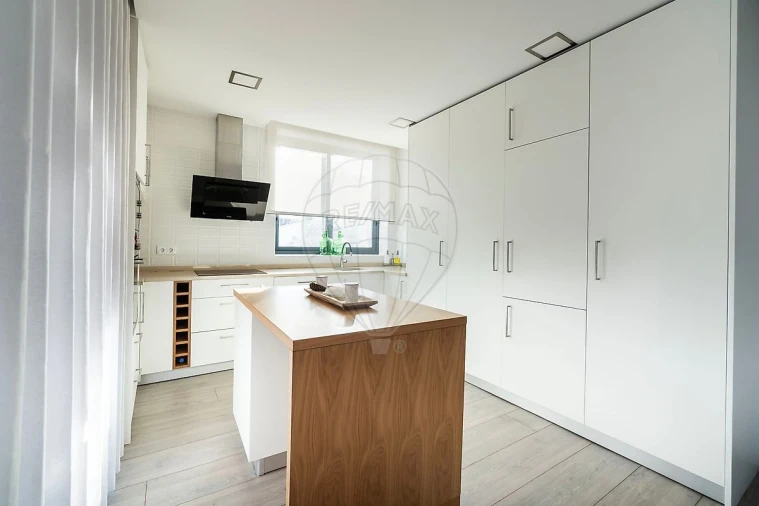 Moradia T4 para Venda em Macieira de Cambra Foto 14