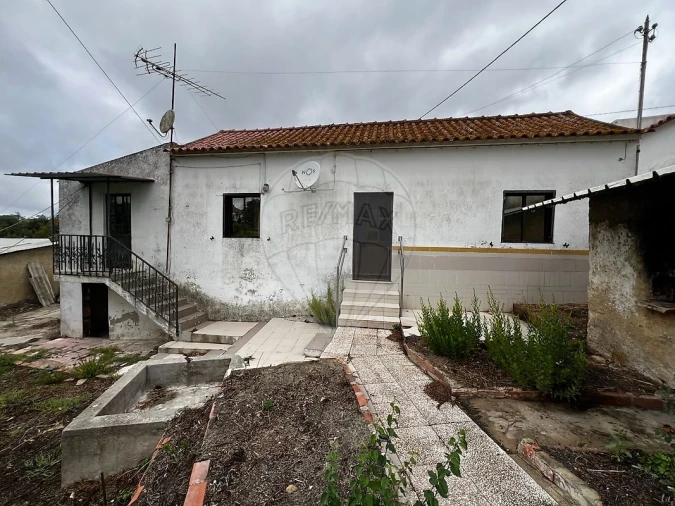 Moradia T2 para Venda em Lousa Foto 1