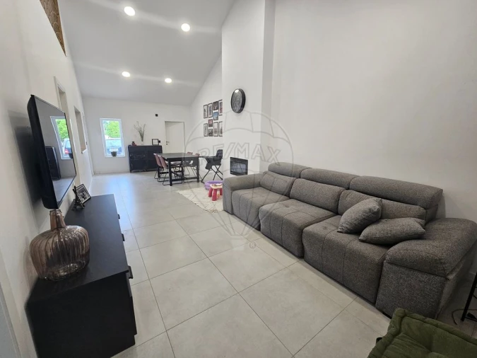 Moradia T2 para Venda em Oiã Foto 1