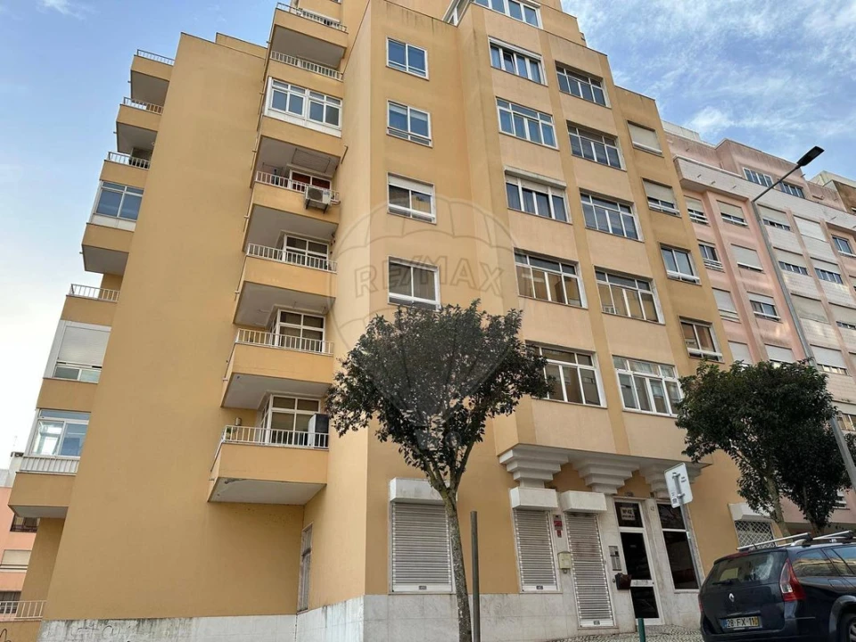 Apartamento T2 para Venda em Rio de Mouro Foto 1