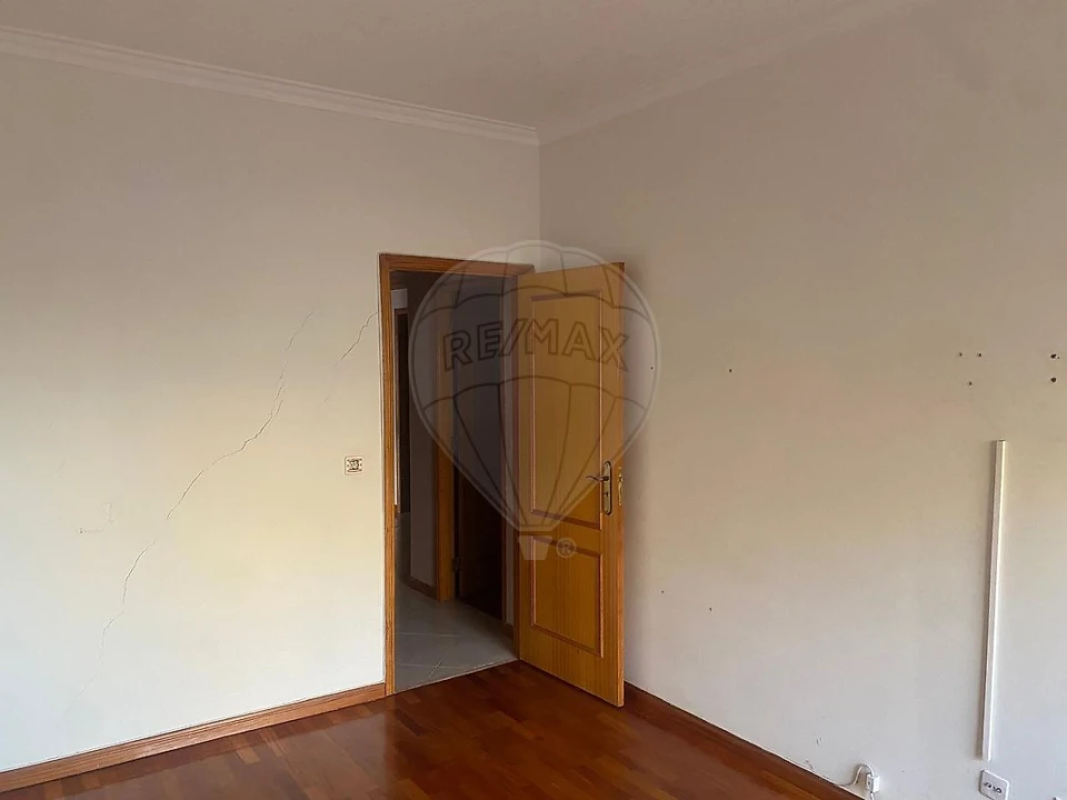 Apartamento T2 para Venda em Rio de Mouro Foto 33