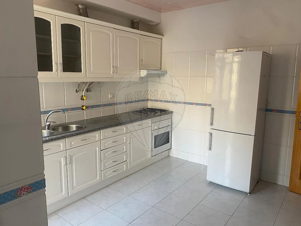 Apartamento T2 para Venda em Rio de Mouro Foto 7