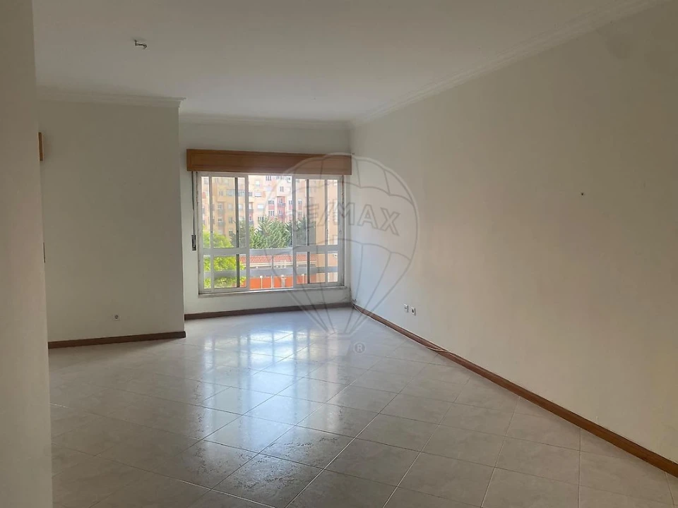 Apartamento T2 para Venda em Rio de Mouro Foto 27