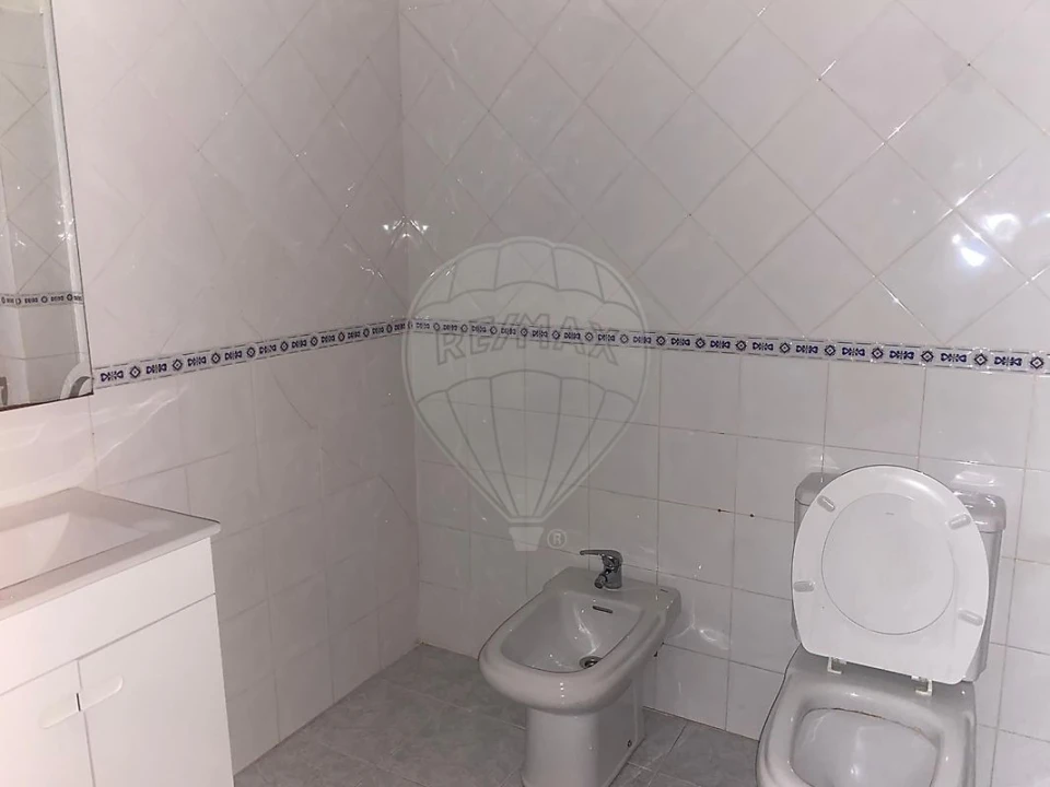 Apartamento T2 para Venda em Rio de Mouro Foto 23