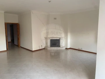 Apartamento T2 para Venda em Rio de Mouro