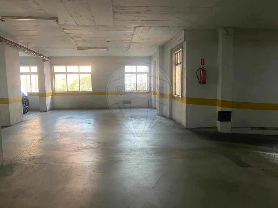 Apartamento T2 para Venda em Rio de Mouro Foto 41