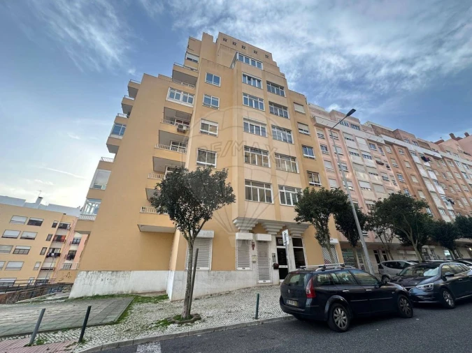 Apartamento T2 para Venda em Rio de Mouro Foto 2